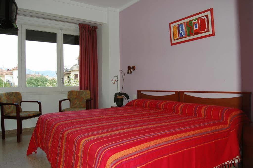 Hostal Torras Sant Hilari Sacalm Exteriér fotografie